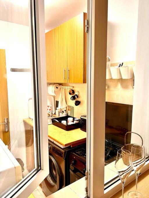 Ferienwohnung City View Studio In The Heart Of Bukarest Exterior foto